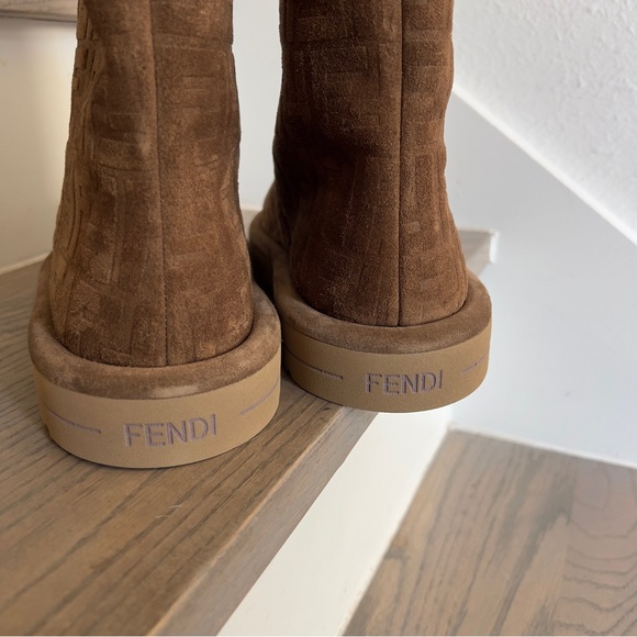 NWOB Fendi FF Logo Shearling-Lined Suede Ankle Boots in Tobacco - Picture 10 of 11